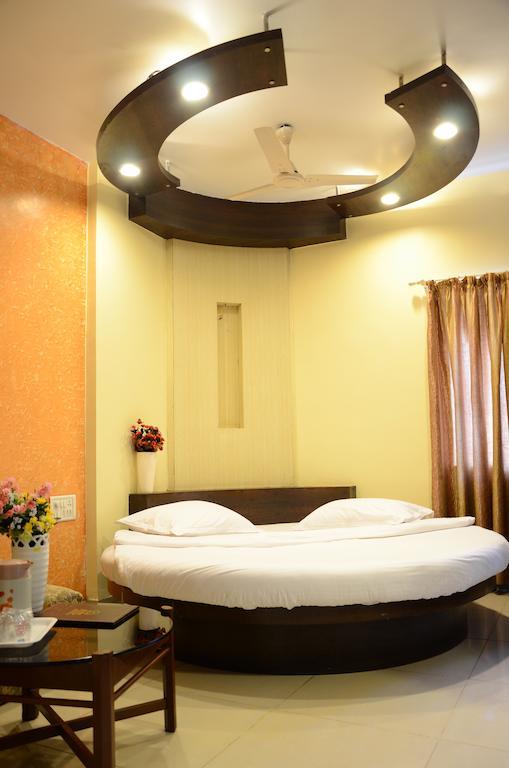 Hotel Sunny Mid-Town Mahābaleshwar Exterior foto