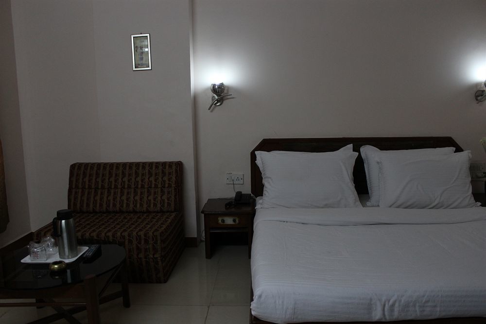 Hotel Sunny Mid-Town Mahābaleshwar Exterior foto